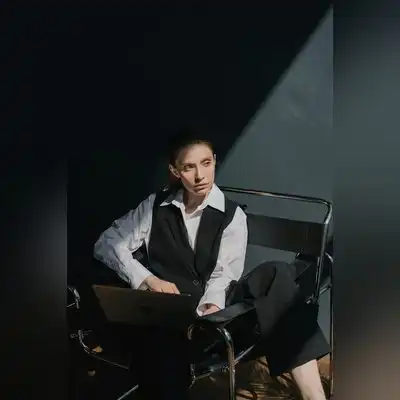 余航静
